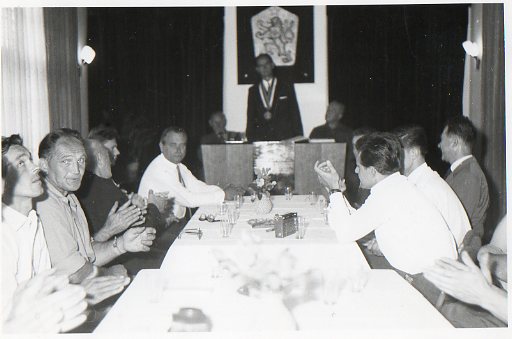 img042