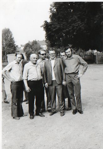 img049
